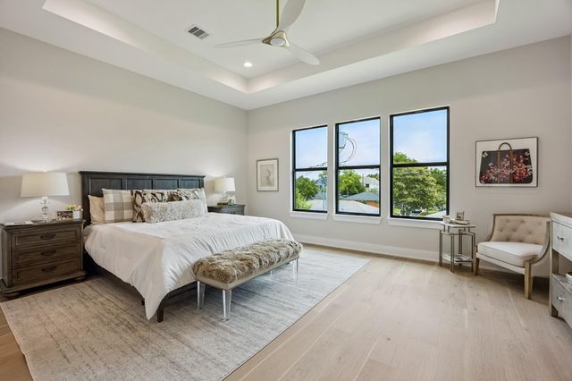 2214 Chantilly Lane, Houston, TX 77018