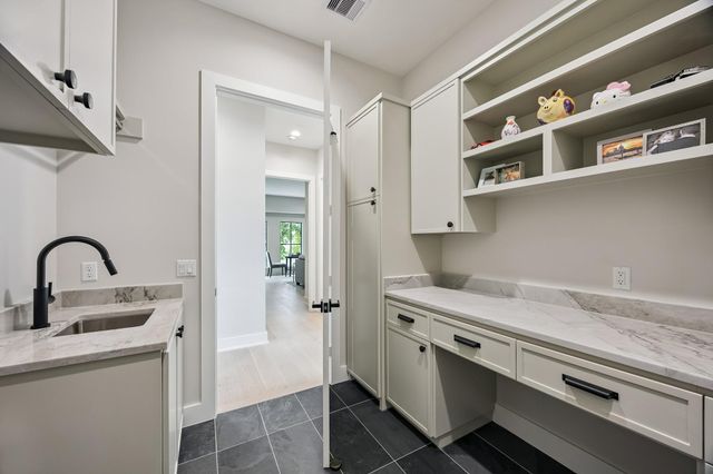 2214 Chantilly Lane, Houston, TX 77018