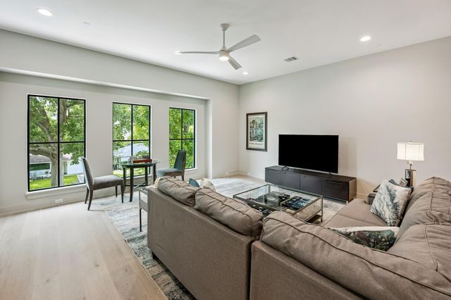 2214 Chantilly Lane, Houston, TX 77018