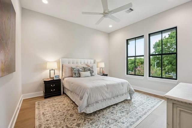 2214 Chantilly Lane, Houston, TX 77018