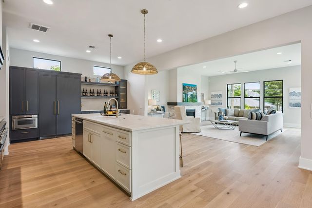 2214 Chantilly Lane, Houston, TX 77018