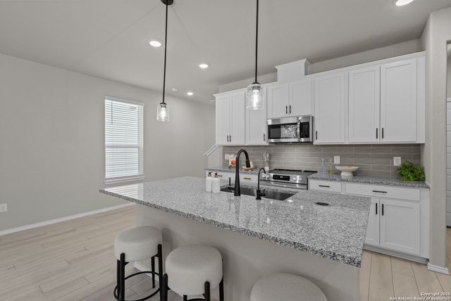 285 W Quill Dr Building 8, San Antonio, TX 78228