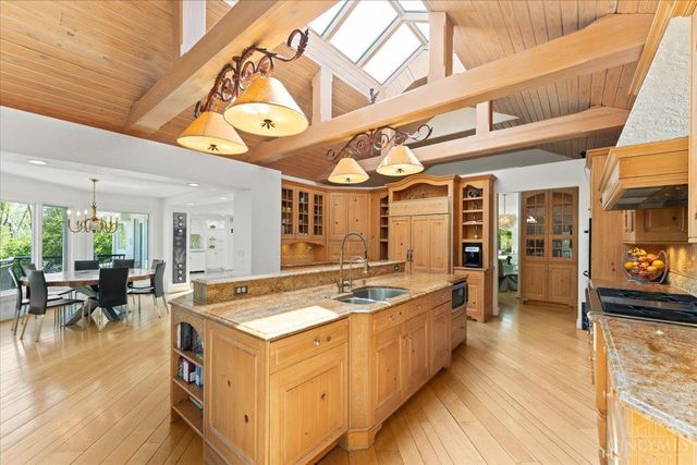 6220 Hawk Ridge Lane, Indian Hill, OH 45243