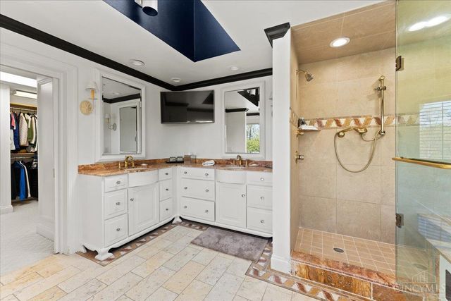 6220 Hawk Ridge Lane, Indian Hill, OH 45243