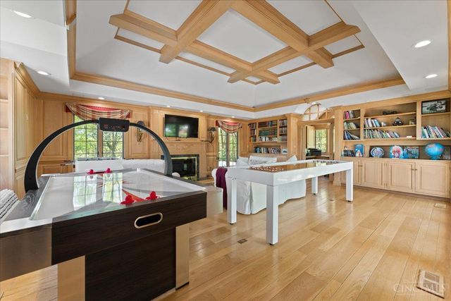 6220 Hawk Ridge Lane, Indian Hill, OH 45243