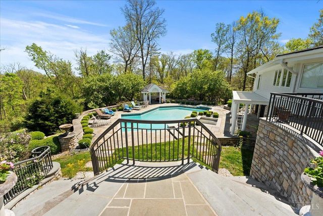 6220 Hawk Ridge Lane, Indian Hill, OH 45243