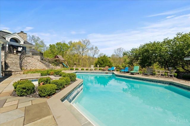 6220 Hawk Ridge Lane, Indian Hill, OH 45243