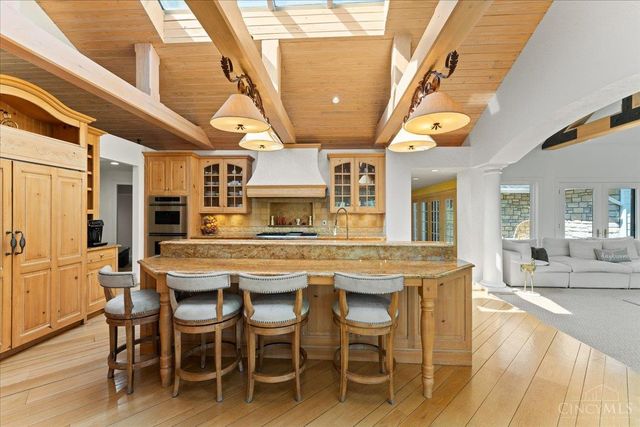 6220 Hawk Ridge Lane, Indian Hill, OH 45243