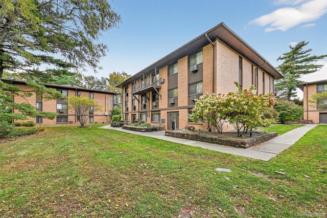 10 Oakwood Terrace 38, New Windsor, NY 12553