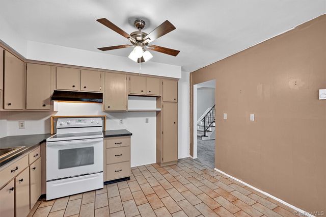 10 Oakwood Terrace 38, New Windsor, NY 12553