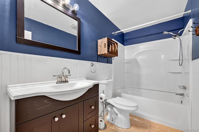 10 Oakwood Terrace 38, New Windsor, NY 12553