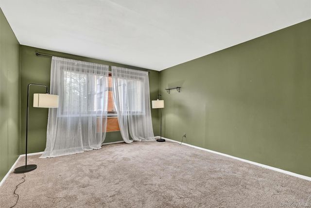 10 Oakwood Terrace 38, New Windsor, NY 12553