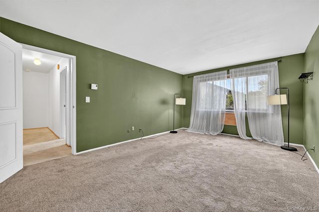 10 Oakwood Terrace 38, New Windsor, NY 12553