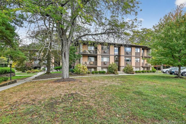 10 Oakwood Terrace 38, New Windsor, NY 12553