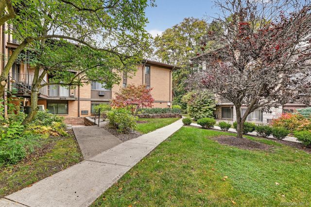 10 Oakwood Terrace 38, New Windsor, NY 12553