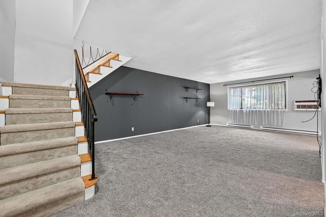 10 Oakwood Terrace 38, New Windsor, NY 12553