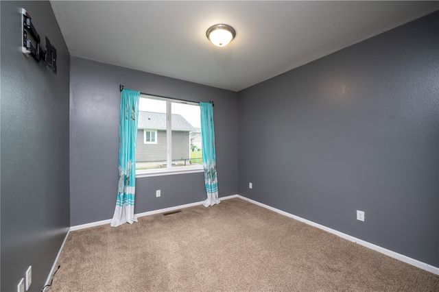 6420 Prairie Sage Drive SW, Cedar Rapids, IA 52404
