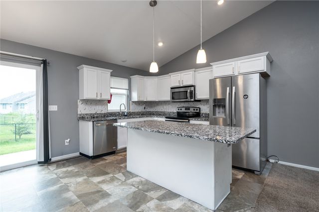 6420 Prairie Sage Drive SW, Cedar Rapids, IA 52404