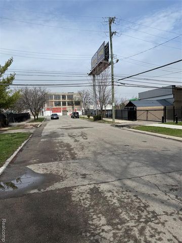 931 Ashland Street, Detroit, MI 48215