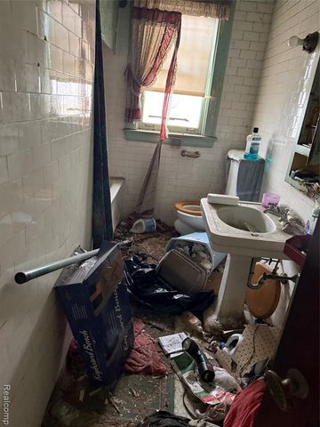 931 Ashland Street, Detroit, MI 48215