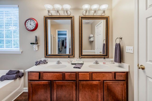 916 Saint Debbinshire Court, Duncan, SC 29334