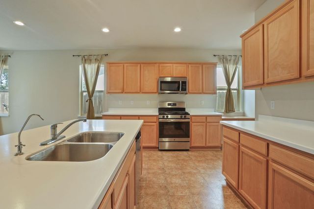 808 Fargo St, Stockton, CA 95204