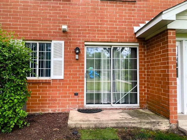 1338 S Lorraine Road A, Wheaton, IL 60189