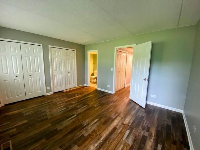 1338 S Lorraine Road A, Wheaton, IL 60189