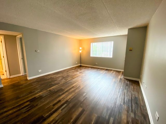 1338 S Lorraine Road A, Wheaton, IL 60189