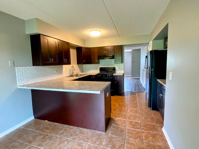 1338 S Lorraine Road A, Wheaton, IL 60189
