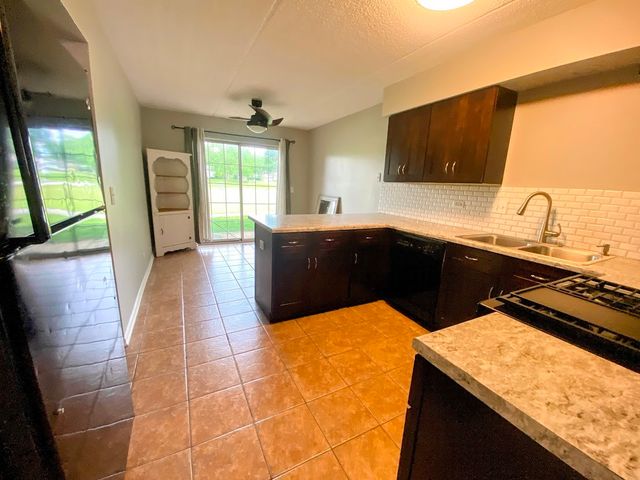 1338 S Lorraine Road A, Wheaton, IL 60189