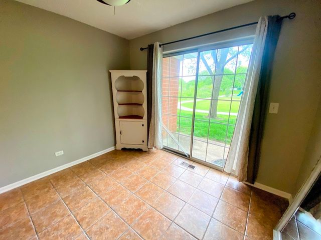 1338 S Lorraine Road A, Wheaton, IL 60189