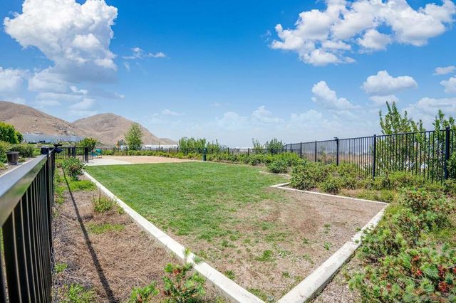 20064 Red Rock, Riverside, CA 92507