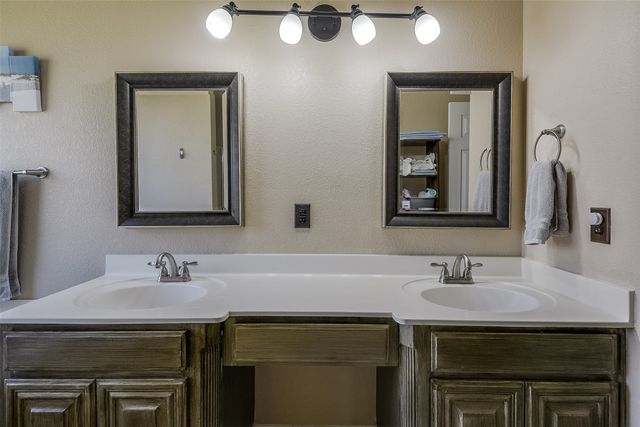 2712 Ferncrest Trail, Mansfield, TX 76063