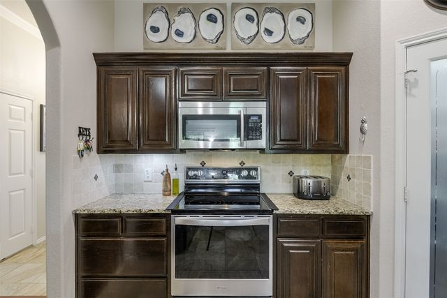 2712 Ferncrest Trail, Mansfield, TX 76063