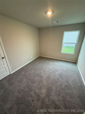 7300 S Maple Avenue, Broken Arrow, OK 74011