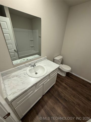 7300 S Maple Avenue, Broken Arrow, OK 74011