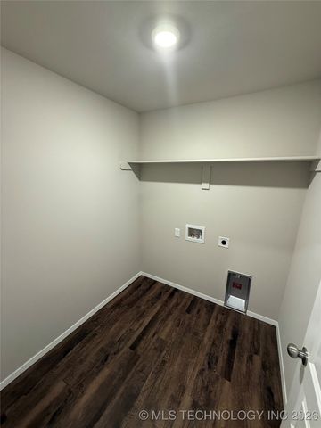 7300 S Maple Avenue, Broken Arrow, OK 74011