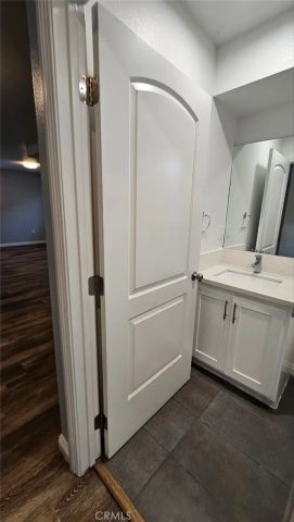 213 W 43rd, Los Angeles, CA 90037