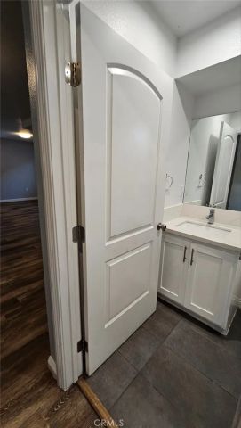 213 W 43rd, Los Angeles, CA 90037