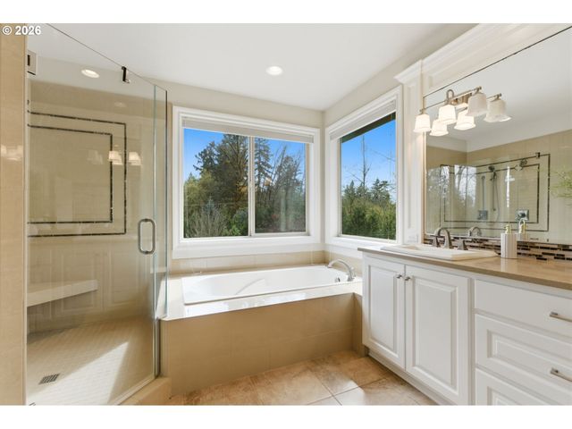 11631 S NORTHGATE Ave, Portland, OR 97219