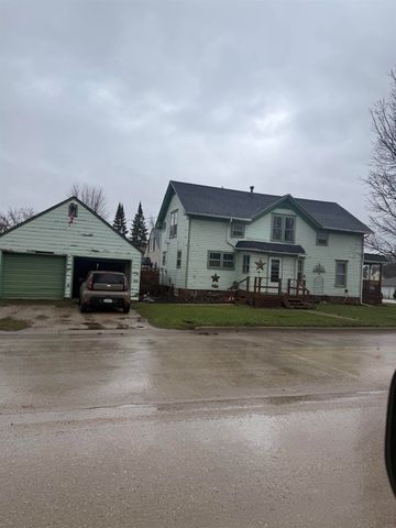 208 S. Canfield St., Dunkerton, IA 50626