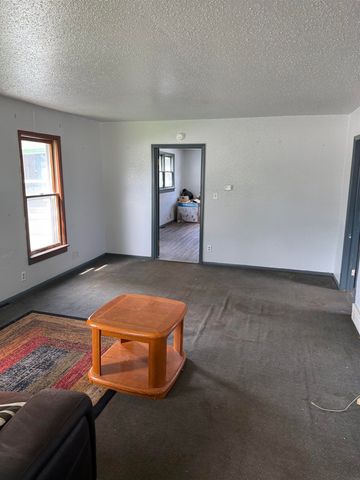 208 S. Canfield St., Dunkerton, IA 50626