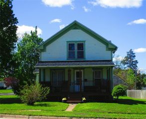 208 S. Canfield St., Dunkerton, IA 50626