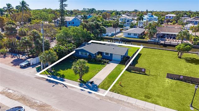 2772 Bayview DR, Naples, FL 34112