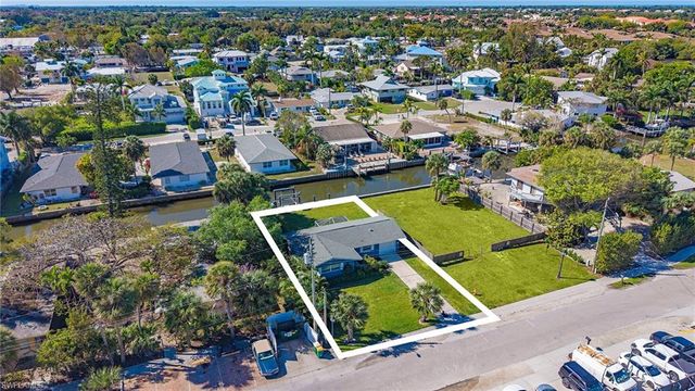 2772 Bayview DR, Naples, FL 34112