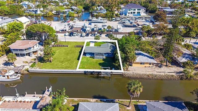 2772 Bayview DR, Naples, FL 34112