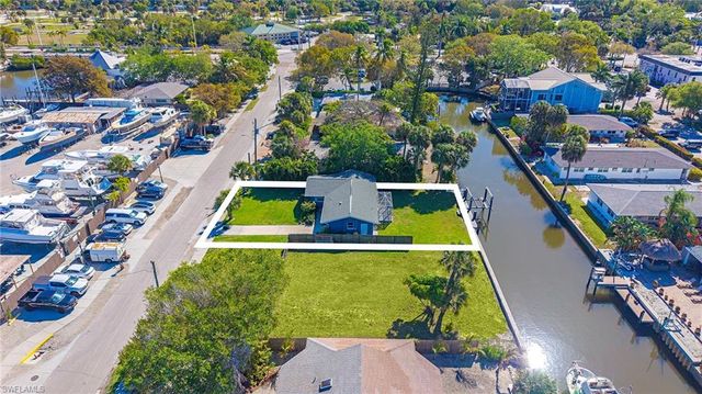 2772 Bayview DR, Naples, FL 34112