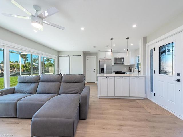 2772 Bayview DR, Naples, FL 34112