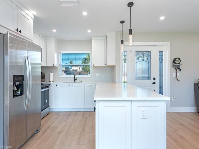 2772 Bayview DR, Naples, FL 34112